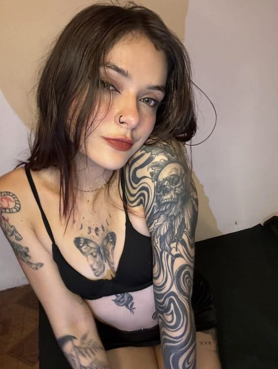 Créatrice OnlyFans Brune